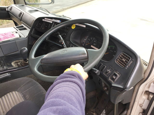 三菱ふそうスーパーグレート平ボディ大型（10t）[写真22]