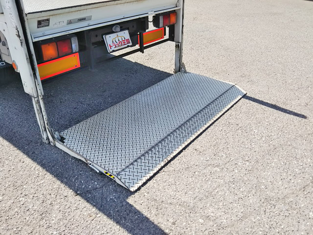 三菱ふそうキャンター平ボディ小型（2t・3t）[写真15]