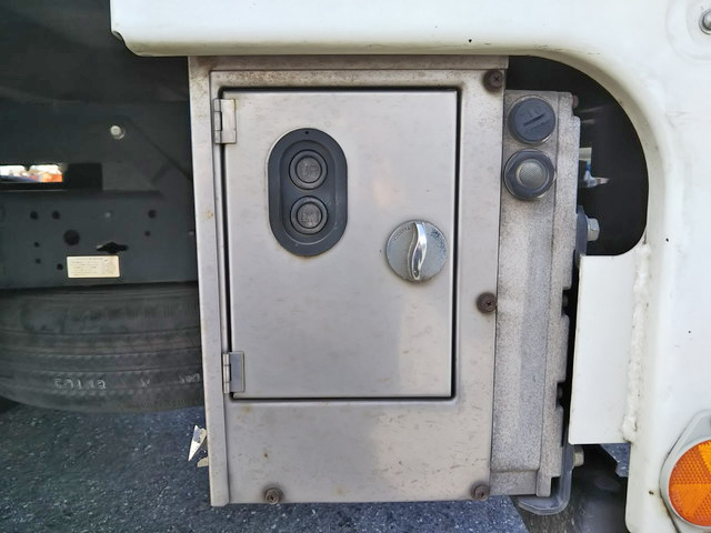 三菱ふそうキャンター平ボディ小型（2t・3t）[写真22]