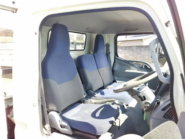 三菱ふそうキャンター平ボディ小型（2t・3t）[写真32]