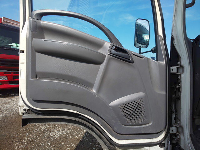 いすゞエルフアルミバン小型（2t・3t）[写真25]