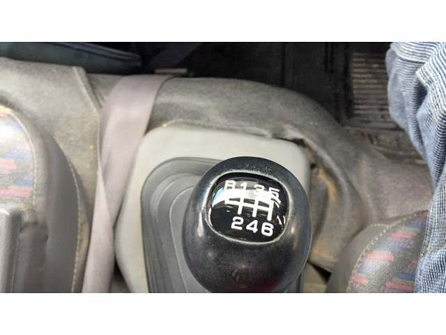 UDトラックスコンドルユニック4段中型（4t）[写真18]