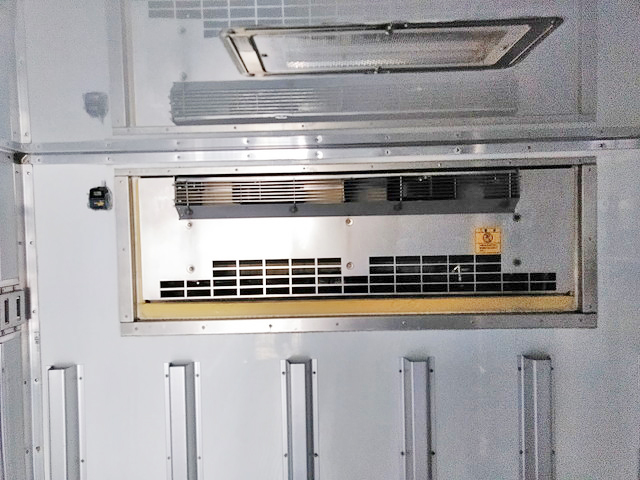 いすゞエルフ冷凍車（冷蔵車）小型（2t・3t）[写真12]