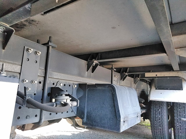 いすゞエルフ冷凍車（冷蔵車）小型（2t・3t）[写真21]