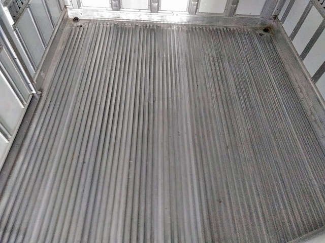 いすゞエルフ冷凍車（冷蔵車）小型（2t・3t）[写真08]