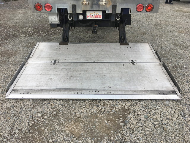 いすゞフォワード冷凍車（冷蔵車）中型（4t）[写真12]