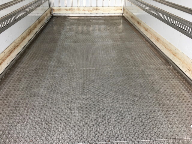 いすゞフォワード冷凍車（冷蔵車）中型（4t）[写真19]