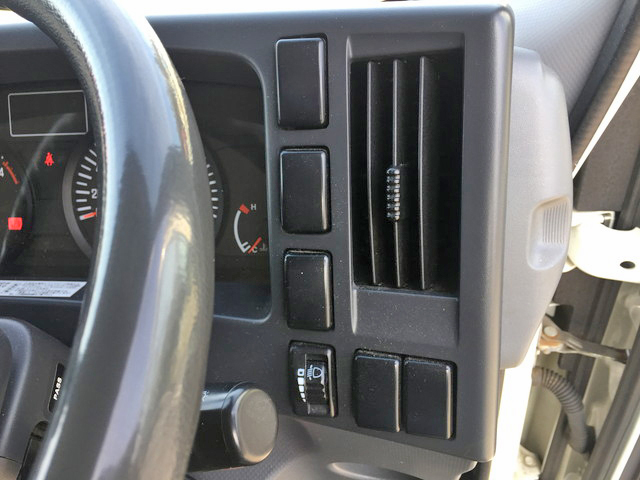 いすゞエルフアルミバン小型（2t・3t）[写真34]