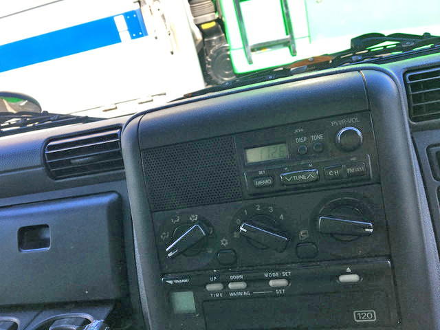 三菱ふそうキャンター平ボディ小型（2t・3t）[写真20]