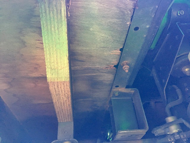 三菱ふそうキャンター平ボディ小型（2t・3t）[写真08]