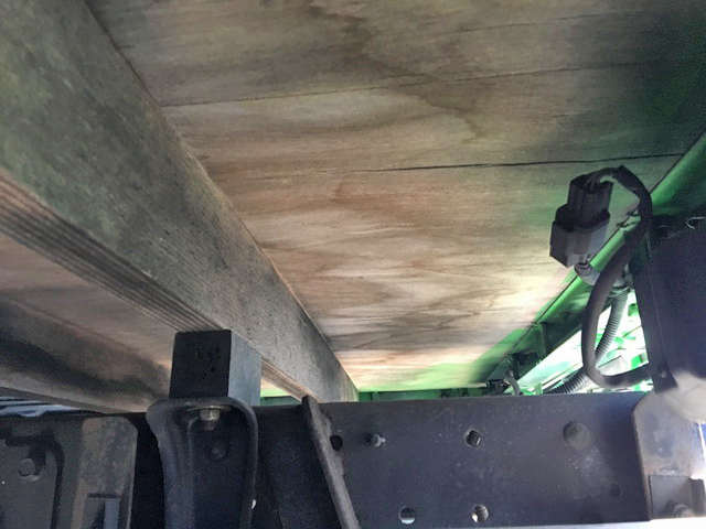 三菱ふそうキャンター平ボディ小型（2t・3t）[写真09]