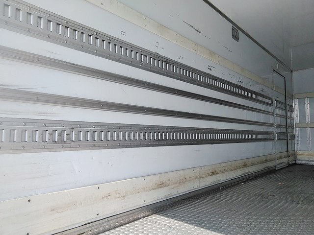 いすゞフォワード冷凍車（冷蔵車）中型（4t）[写真13]