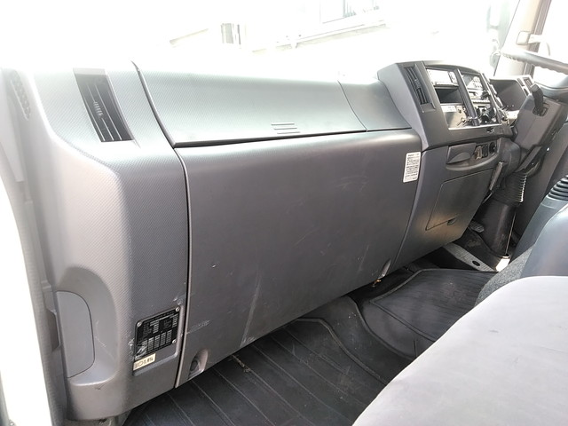 いすゞフォワード冷凍車（冷蔵車）中型（4t）[写真30]