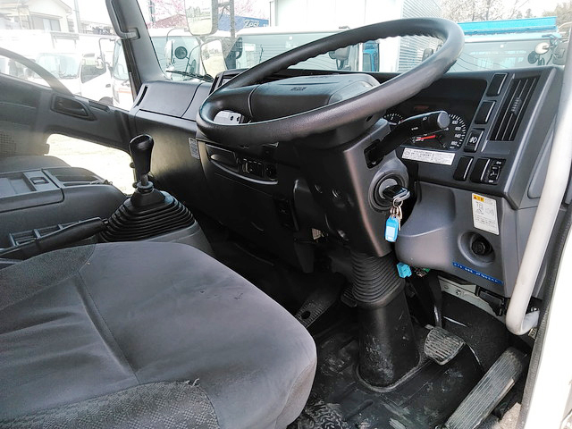 いすゞフォワード冷凍車（冷蔵車）中型（4t）[写真31]