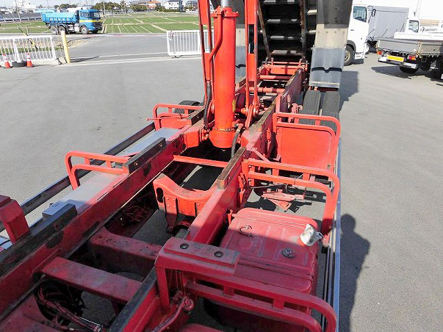 いすゞギガ深ダンプ（土砂禁ダンプ）大型（10t）[写真13]