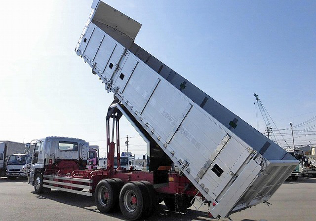 いすゞギガ深ダンプ（土砂禁ダンプ）大型（10t）[写真04]