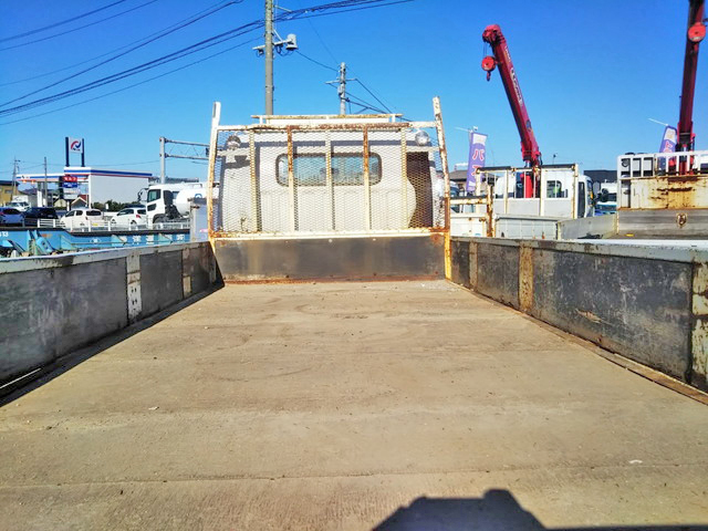 三菱ふそうキャンター平ボディ小型（2t・3t）[写真10]