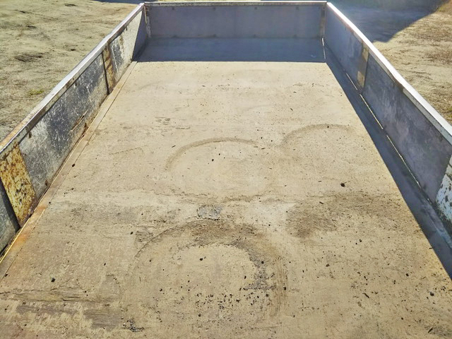 三菱ふそうキャンター平ボディ小型（2t・3t）[写真11]