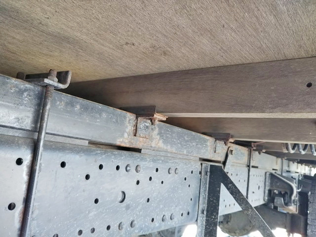 三菱ふそうキャンター平ボディ小型（2t・3t）[写真18]