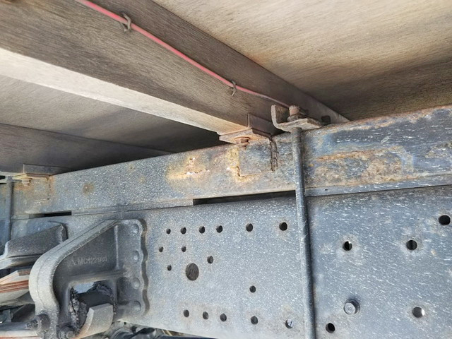 三菱ふそうキャンター平ボディ小型（2t・3t）[写真20]