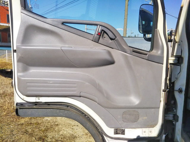 三菱ふそうキャンター平ボディ小型（2t・3t）[写真29]