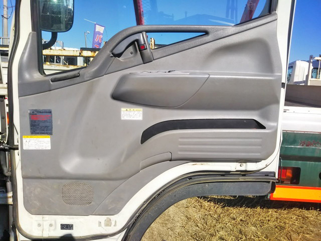 三菱ふそうキャンター平ボディ小型（2t・3t）[写真30]