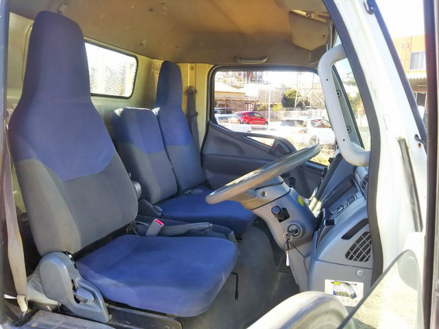 三菱ふそうキャンター平ボディ小型（2t・3t）[写真31]