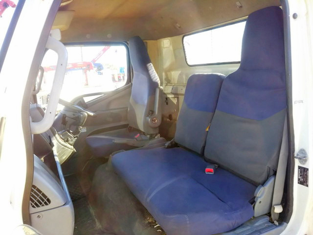 三菱ふそうキャンター平ボディ小型（2t・3t）[写真32]