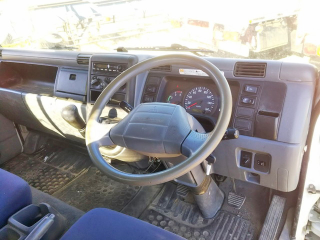 三菱ふそうキャンター平ボディ小型（2t・3t）[写真33]