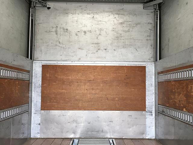 いすゞエルフパネルバン小型（2t・3t）[写真21]