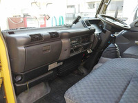 いすゞエルフパネルバン小型（2t・3t）[写真32]