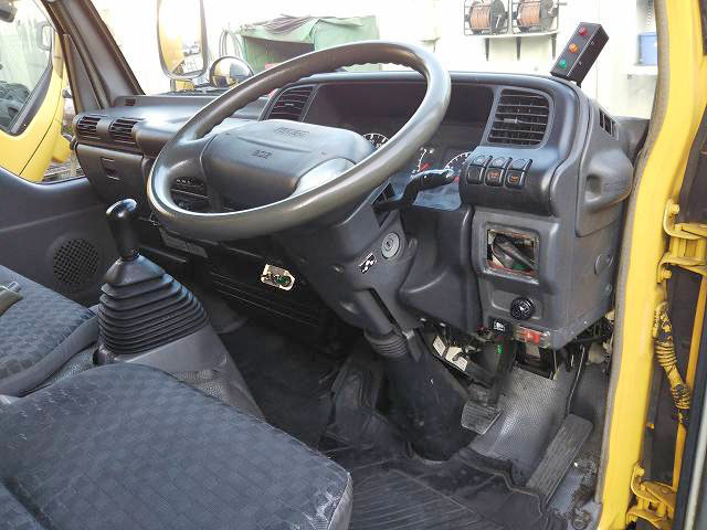 いすゞエルフパネルバン小型（2t・3t）[写真33]