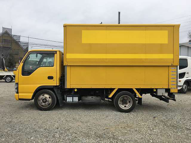 いすゞエルフパネルバン小型（2t・3t）[写真07]