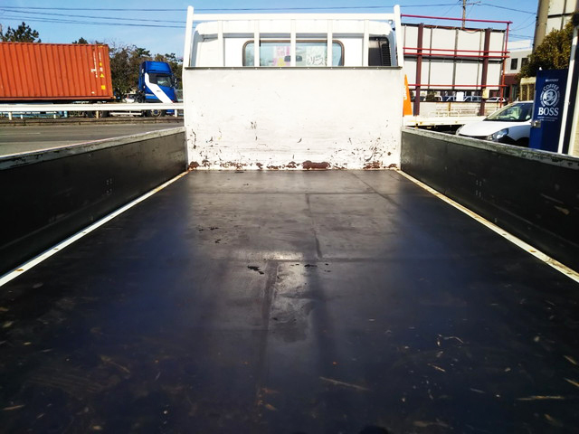 三菱ふそうキャンター平ボディ小型（2t・3t）[写真11]