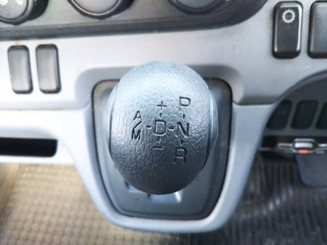 三菱ふそうキャンター平ボディ小型（2t・3t）[写真32]