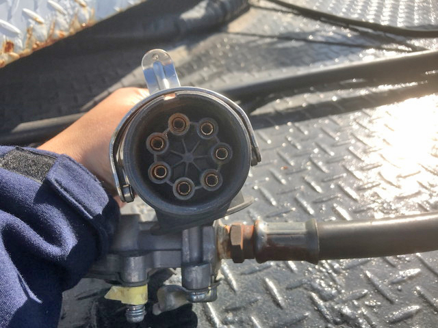 UDトラックスクオントレーラーヘッド（トラクターヘッド）大型（10t）[写真10]