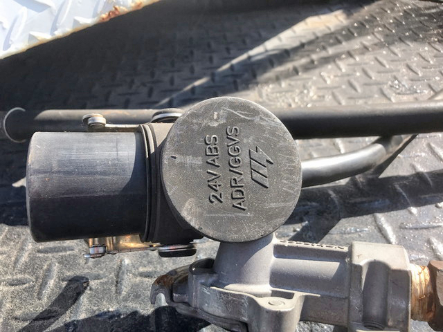 UDトラックスクオントレーラーヘッド（トラクターヘッド）大型（10t）[写真11]