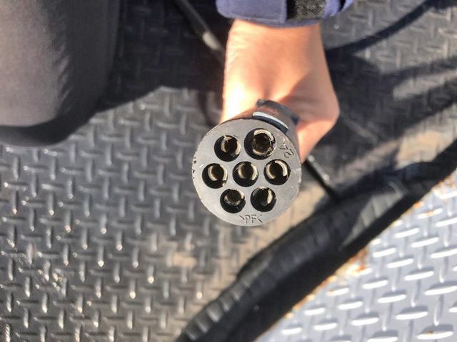 UDトラックスクオントレーラーヘッド（トラクターヘッド）大型（10t）[写真13]