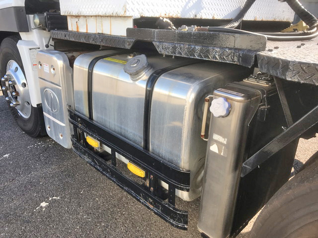 UDトラックスクオントレーラーヘッド（トラクターヘッド）大型（10t）[写真15]