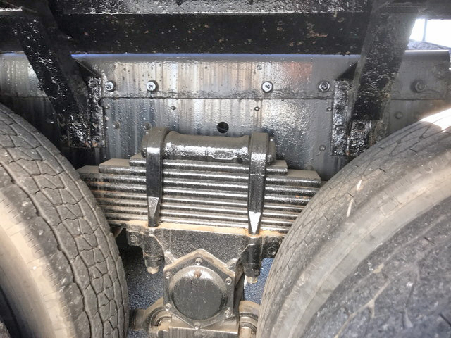 UDトラックスクオントレーラーヘッド（トラクターヘッド）大型（10t）[写真16]