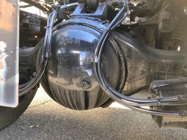 UDトラックスクオントレーラーヘッド（トラクターヘッド）大型（10t）[写真18]