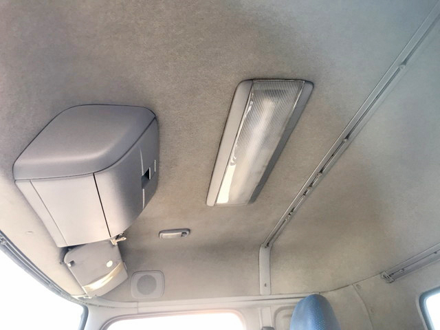 UDトラックスクオントレーラーヘッド（トラクターヘッド）大型（10t）[写真25]