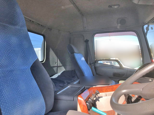 UDトラックスクオントレーラーヘッド（トラクターヘッド）大型（10t）[写真26]