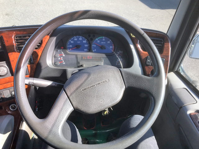 UDトラックスクオントレーラーヘッド（トラクターヘッド）大型（10t）[写真29]