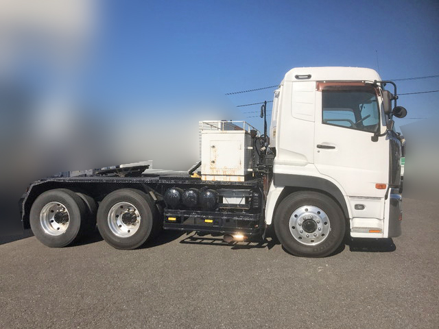 UDトラックスクオントレーラーヘッド（トラクターヘッド）大型（10t）[写真04]