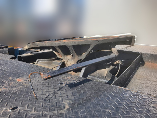 UDトラックスクオントレーラーヘッド（トラクターヘッド）大型（10t）[写真07]