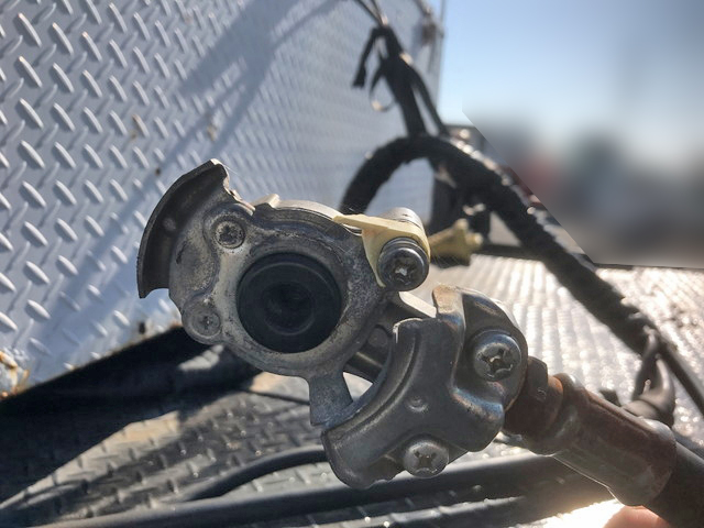 UDトラックスクオントレーラーヘッド（トラクターヘッド）大型（10t）[写真09]