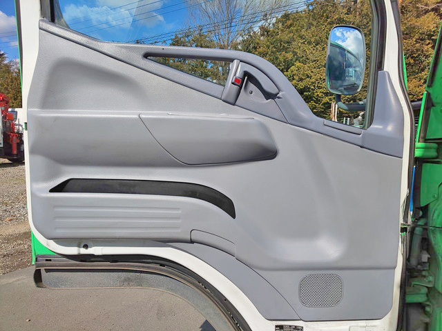 三菱ふそうキャンターカーテン車小型（2t・3t）[写真29]