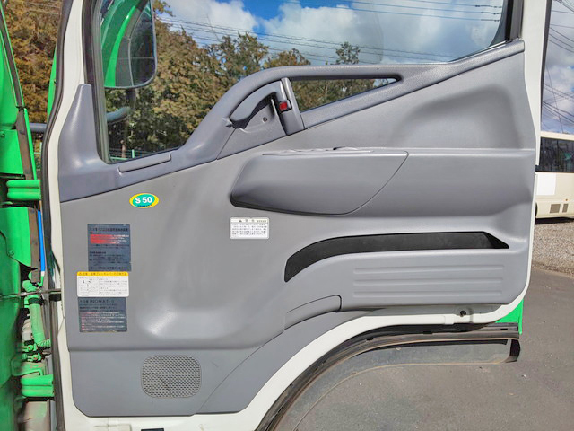 三菱ふそうキャンターカーテン車小型（2t・3t）[写真30]
