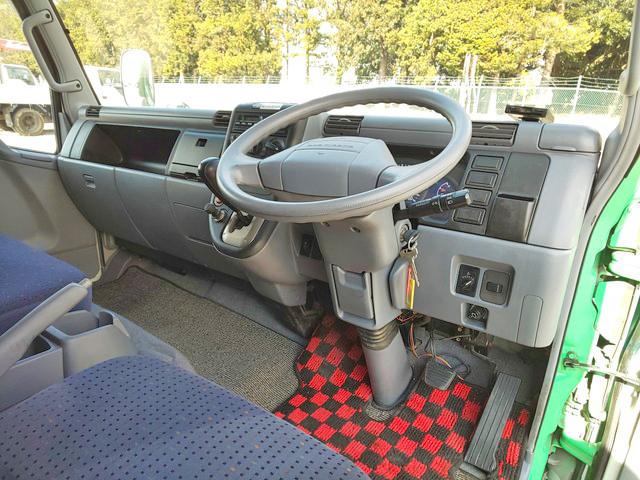 三菱ふそうキャンターカーテン車小型（2t・3t）[写真32]